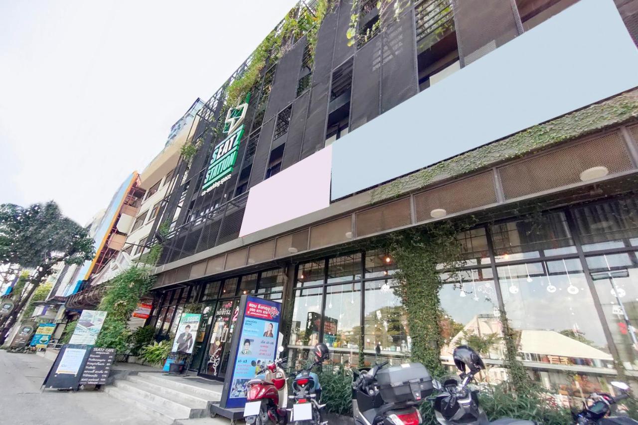 Hostel@Seatzstation Bangkok Exterior photo